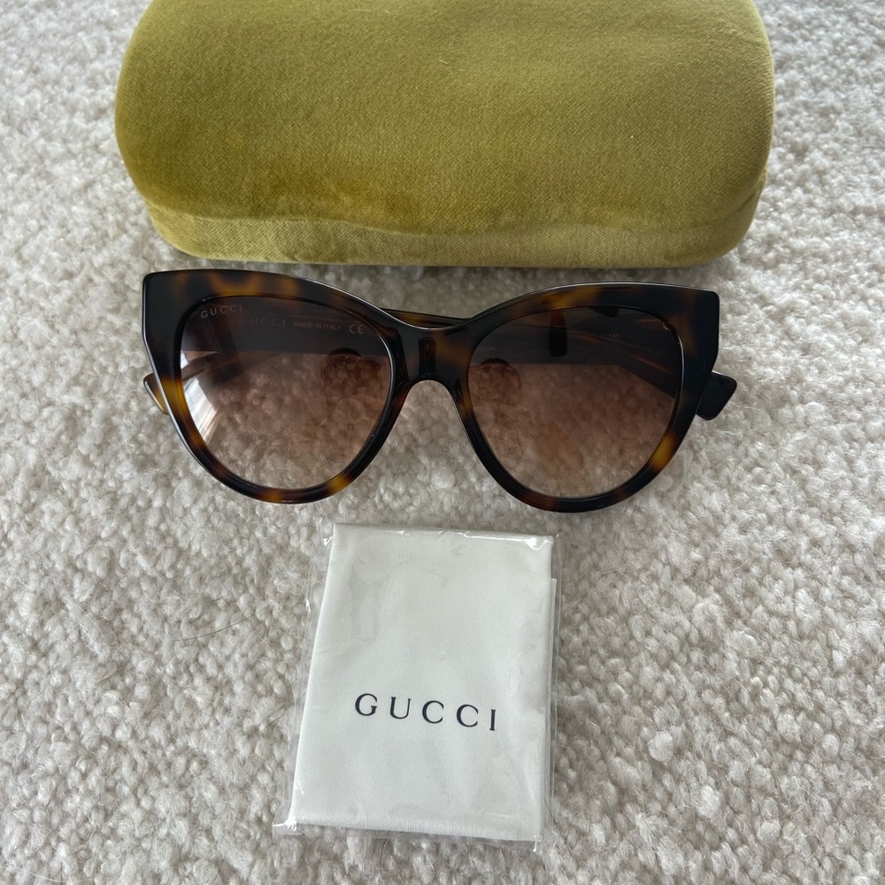Gucci 53mm cat eye sunglasses